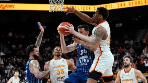 Anadolu Efes Galatasaray'ı Deplasmanda 87-80 Devirdi!