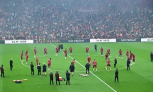 Galatasaray RAMS Park'ta Şampiyonluk Provası Yaptı: 40 Bin Taraftar Stadı İnletti
