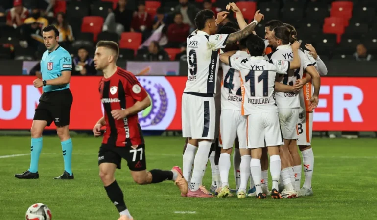 Başakşehir Sezonu Deplasmanda Galibiyetle Noktaladı!