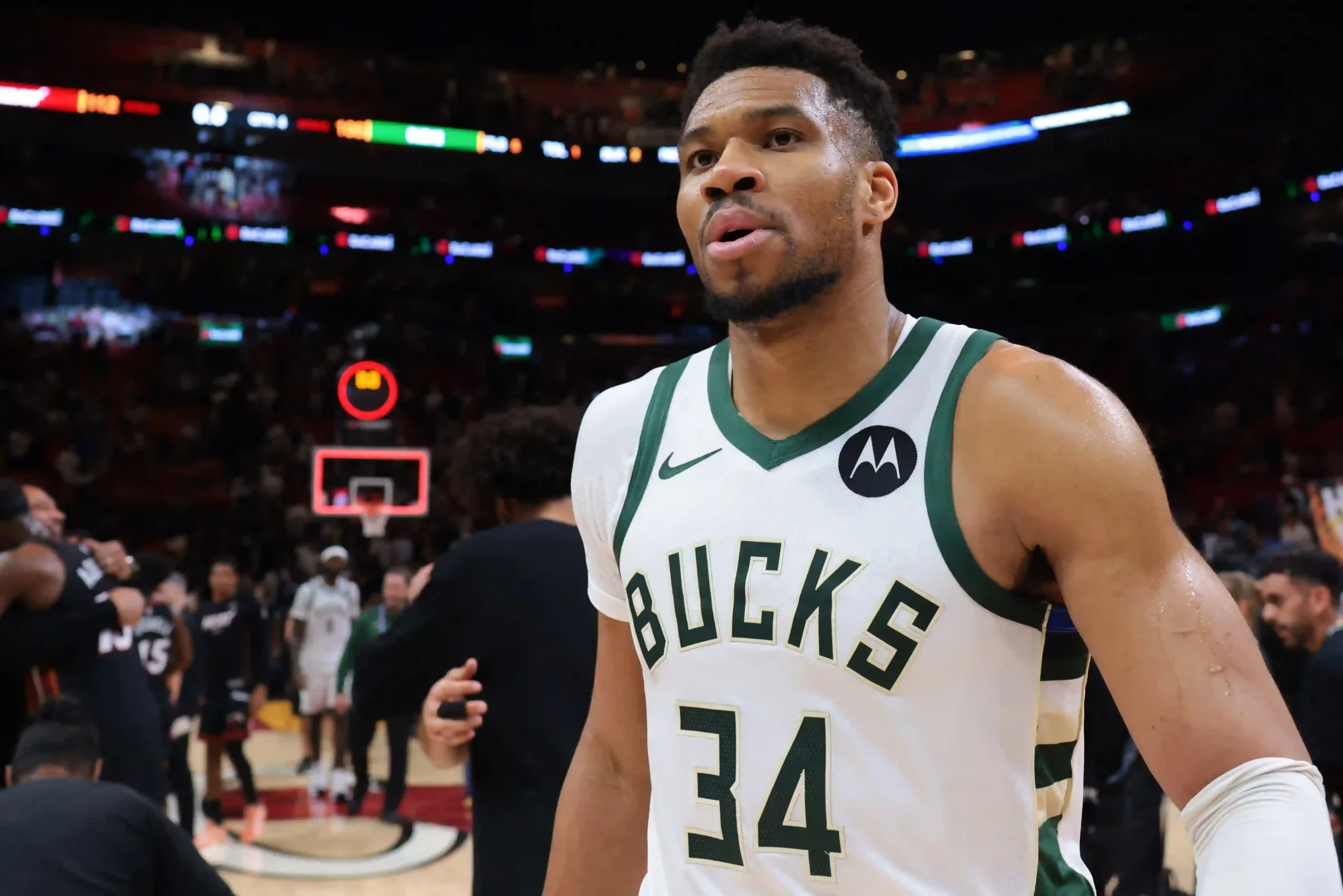 NBA'de Yılın Takası: Giannis Antetokounmpo İçin GSW ve Knicks Devrede