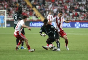 Süper Lig'de Dramatik Veda: Antalyaspor Galip Gelmesine Rağmen Küme Düştü!