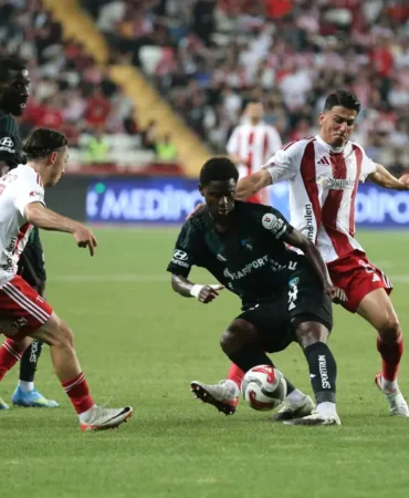 Süper Lig'de Dramatik Veda: Antalyaspor Galip Gelmesine Rağmen Küme Düştü!