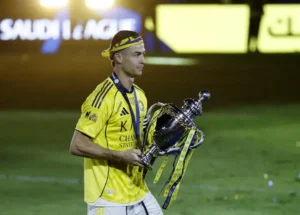 Ronaldo'nun Kupa Sevincindeki Gizemli Hareketleri: Al Nassr Şampiyon!