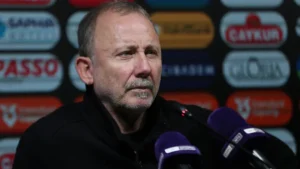 Beşiktaş'ta Rize Beraberliği Sonrası Sergen Yalçın Depremi!