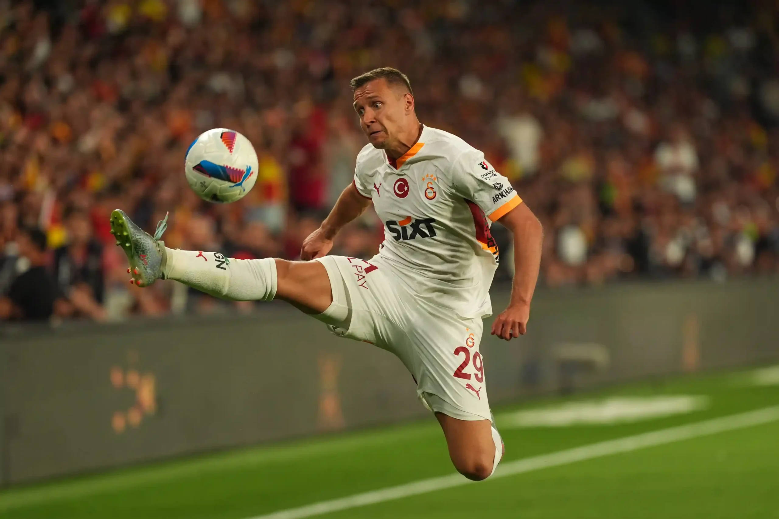 Galatasaray'da Frankowski ve Jelert ile Yollar Ayrılıyor
