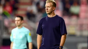 Fenerbahçe'de Yeni Dönem: İsmail Kartal'ın Yardımcısı Dirk Kuyt Oldu!