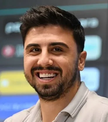 Trabzonspor'da İç Transfer Bombası: Ozan Tufan ile 1+1 Yıllık Yeni Sözleşme!