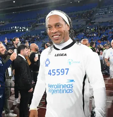 Ronaldinho'dan Sürpriz Karar: Efsane İsim Ravenna Formasıyla Geri Dönüyor!
