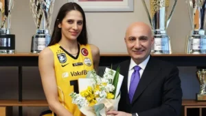 VakıfBank'ta Ayrılık Rüzgarları: Derya Cebecioğlu Sarı-Siyahlı Formaya Veda Etti!