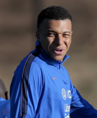 Mbappe'den Fenerbahçeli Kante'ye Tarihi Övgü: "Sahada 4 Kişilik Oynuyor!"