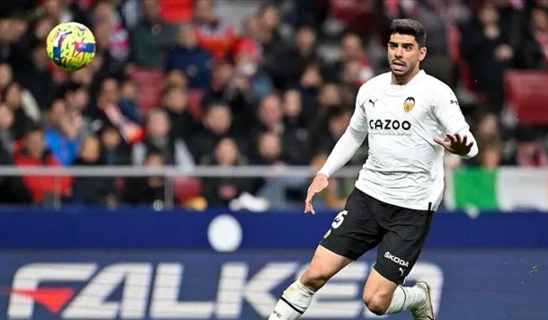 Trabzonspor'dan Savunmaya Milli Takviye: Cenk Özkaçar Trabzon'a Geliyor