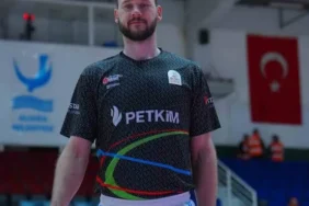 Aliağa Petkimspor'da Sürpriz Ayrılık: Martynas Sajus ile Yollar Ayrıldı
