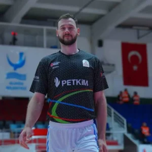 Aliağa Petkimspor'da Sürpriz Ayrılık: Martynas Sajus ile Yollar Ayrıldı