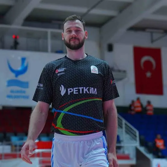 Aliağa Petkimspor'da Sürpriz Ayrılık: Martynas Sajus ile Yollar Ayrıldı