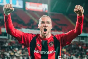 Erzurumspor'dan Yılın İlk Bombası: Nihad Mujakic İmzayı Atıyor!