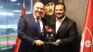 Trabzonspor'da 10. Bomba Patlıyor: Rick van Drongelen Adım Adım Bordo-Mavili Formaya!