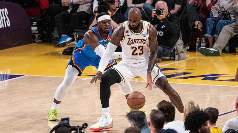 Basketbolseverlerin Rüyası: James ve Curry Aynı Parkede