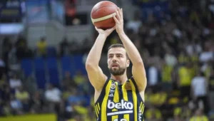 Fenerbahçe'de Kaptan Melih Mahmutoğlu ile 1 Yıllık Yeni Sözleşme