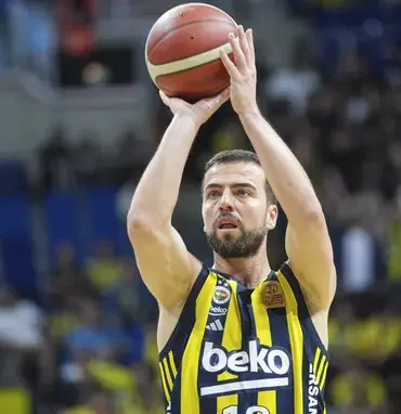 Fenerbahçe'de Kaptan Melih Mahmutoğlu ile 1 Yıllık Yeni Sözleşme