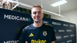Fenerbahçe'de Kale Alarmı: Mert Günok Sakatlandı, Gözler Tarık Çetin'de