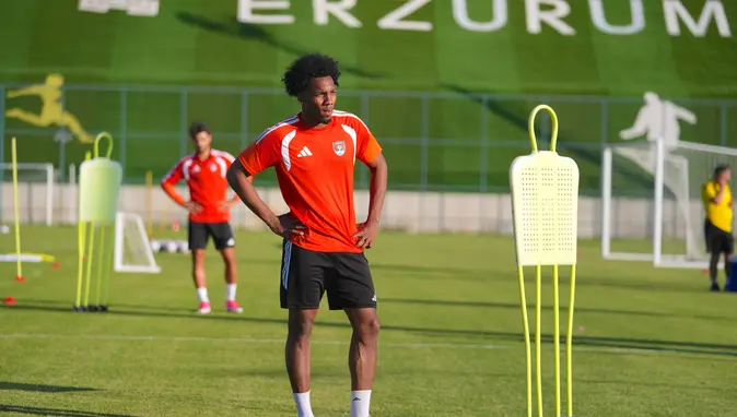 Vanspor FK'nın Yeni Yıldızı Molik Jesse Khan: "Türkiye, Kendimi Gösterebileceğim Harika Bir Vitrin"