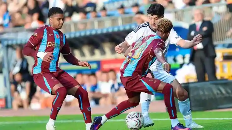 Kasımpaşa - Trabzonspor Maçında Hakem Kararlarına Trio'dan Ağır Eleştiri