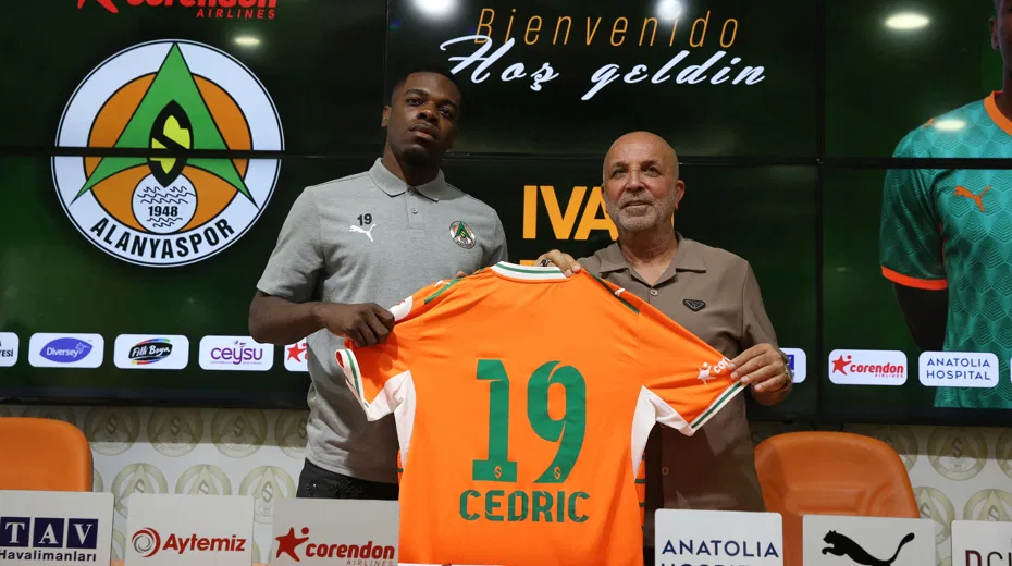Alanyaspor'dan Beşiktaş Maçı Öncesi Sürpriz Hamle: Ivan Cedric İmzayı Attı!