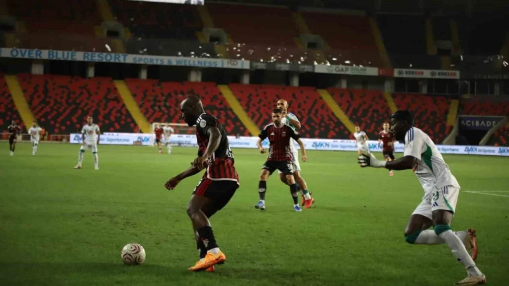 Trendyol Süper Lig: Çaykur Rizespor Gaziantep Deplasmanından 2-1'lik Zaferle Döndü