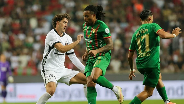Diyarbakır'da Tarihi Gece: Amedspor, Beşiktaş'ı 3-2 Yıkıp Zirveye Yerleşti