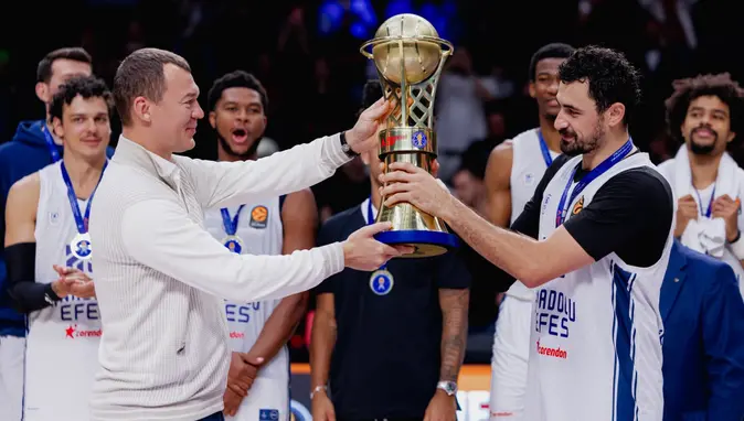 Anadolu Efes VTB Süper Kupa'da Şampiyon: Lokomotiv Kuban'ı 88-82 Devirdi