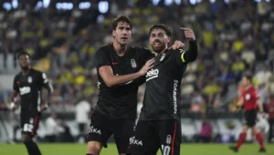 Beşiktaş'ta Çifte Müjde: Vlahovic ve Trossard, Kocaelispor Maçıyla Sahalara Dönüyor