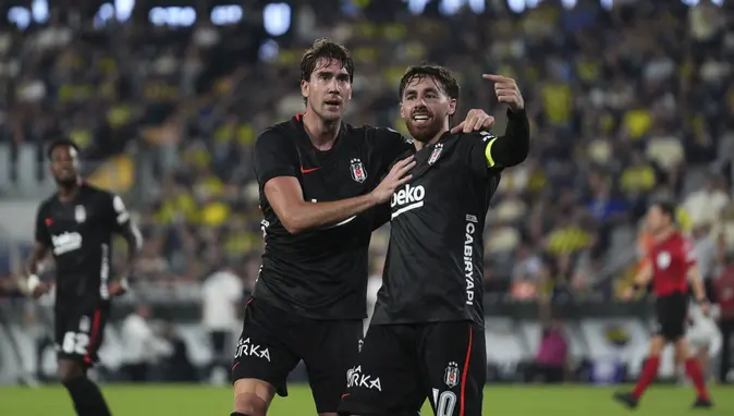 Beşiktaş'ta Çifte Müjde: Vlahovic ve Trossard, Kocaelispor Maçıyla Sahalara Dönüyor