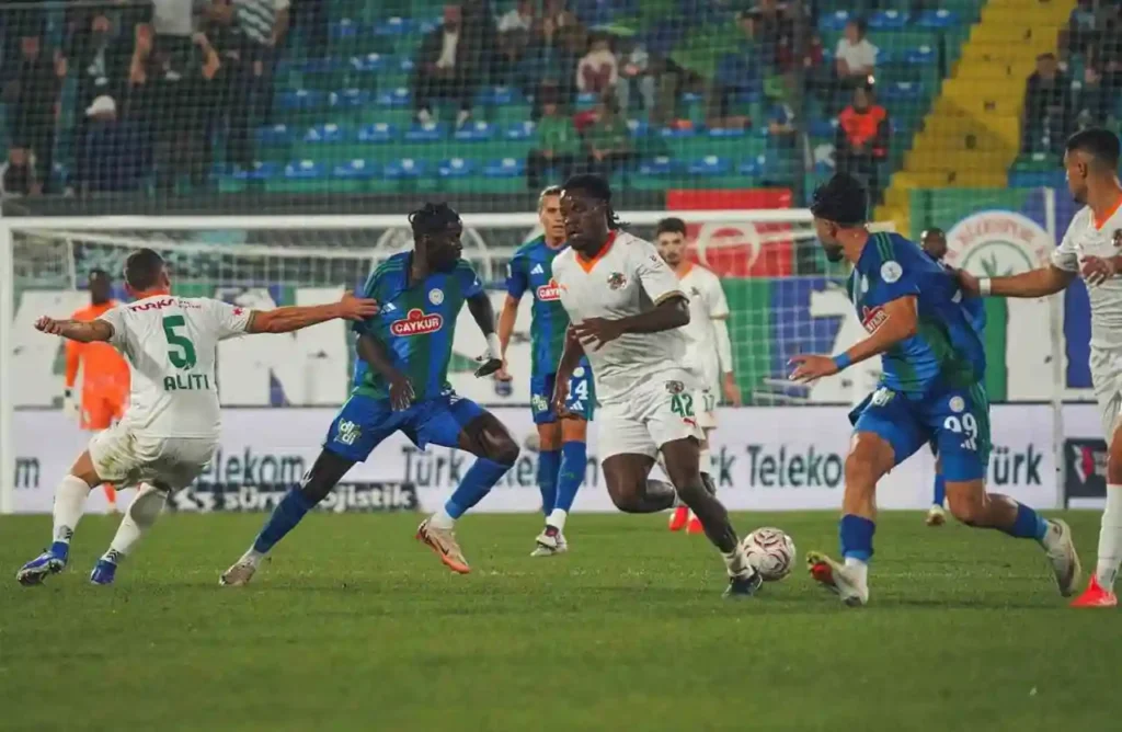 Çaykur Rizespor 0-1 Alanyaspor: Rize'de Kapanış Şoku ve Talihsiz Gol