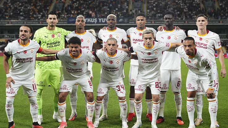 Galatasaray, Şampiyonlar Ligi İçin Lizbon'da: 4 Yıldız Kadrodan Çıkarıldı
