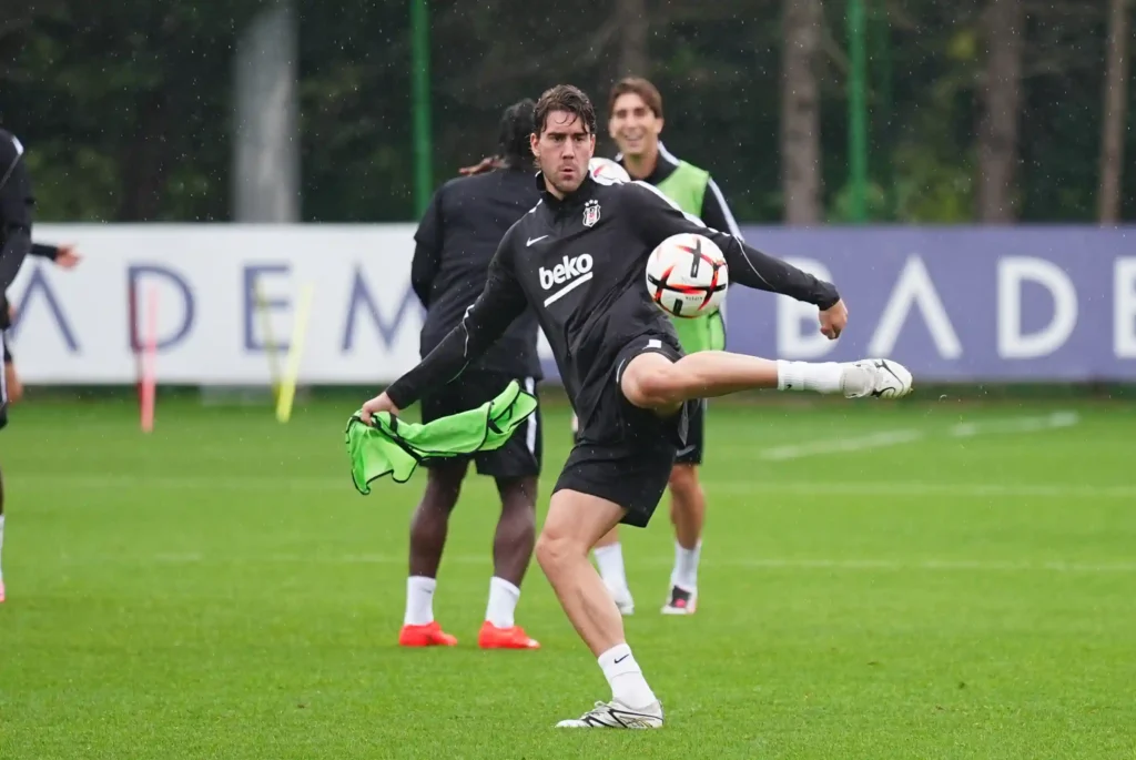 Beşiktaş'ta Kocaelispor Mesaisi: Vlahovic Döndü, Kaptan Orkun Kökçü Belirsiz