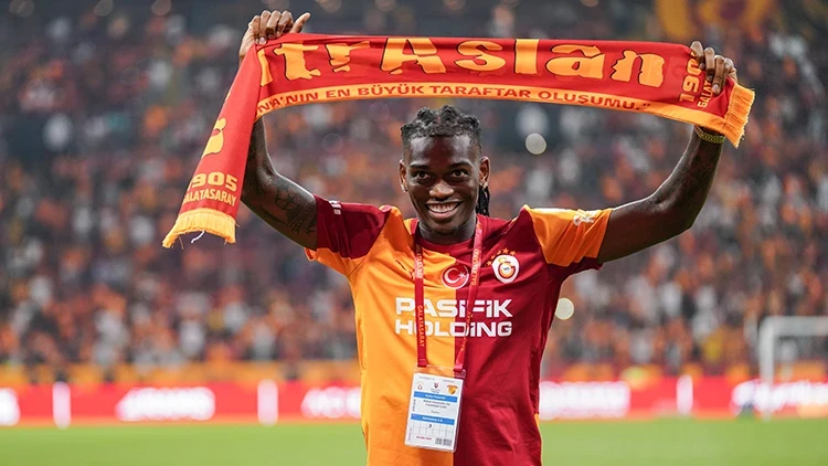 Galatasaray'da Rafael Leao Şoku: Yıldız Futbolcunun Sakatlığında Kritik Bekleyiş